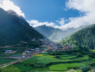 山间村落美景