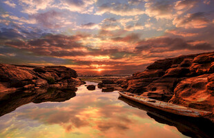 壮丽峡谷日落美景