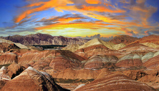 壮丽七彩地貌景观