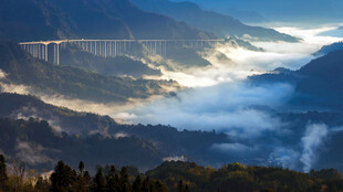山间云海壮丽美景