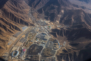 山谷中的村落景观