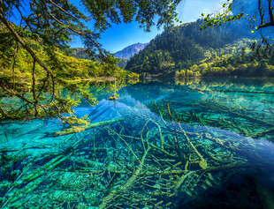 梦幻蓝绿山水美景
