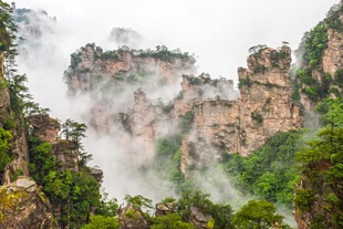 张家界奇峰云雾美景