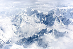 壮丽雪山云海景观