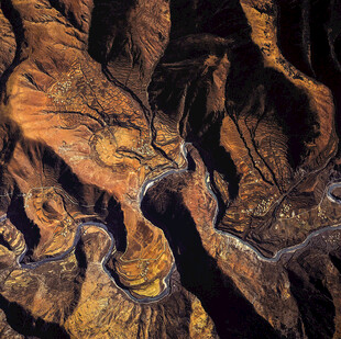 壮丽峡谷地貌景观