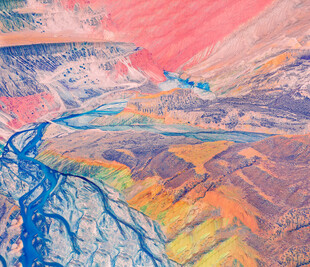 梦幻多彩山川景观图