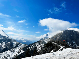 雪山蓝天壮丽风光