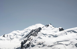 雪山巍峨