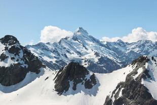 壮丽雪山景观