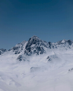 雪山壮丽景致