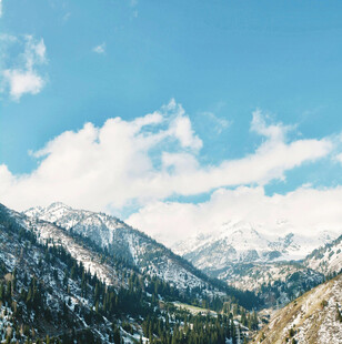 雪山蓝天美景