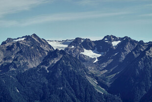 壮丽雪山山脉景观