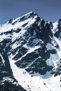 巍峨雪山壮丽景致