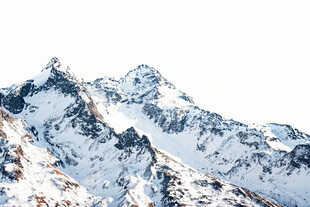 巍峨雪山壮丽景致