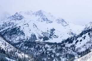 壮丽雪山景观