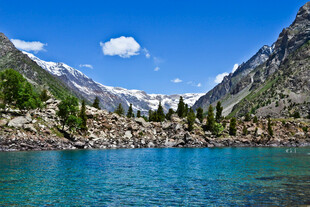 高山蓝湖美景