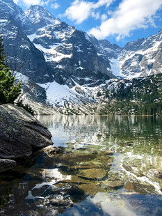 高山湖泊美景
