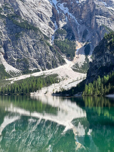 高山湖泊绝美自然景观