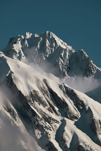 巍峨雪山风光壮丽
