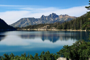 美丽湖山风景