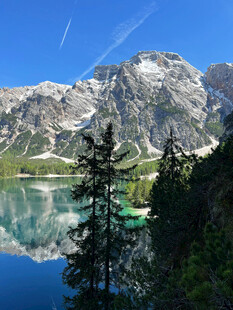 高山湖泊美景