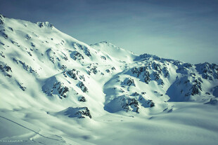 壮丽雪山景观