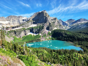 高山蓝湖美景