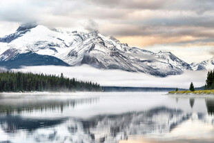 雪山湖泊绝美自然风光