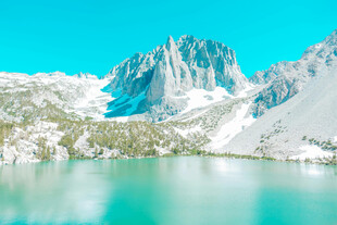 高山蓝湖美景