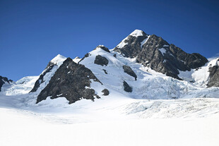 壮丽雪山景观