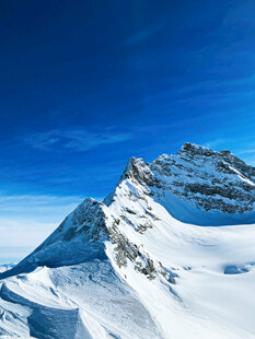 巍峨雪山