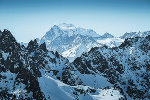 壮丽雪山景观