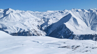 壮丽雪山景观