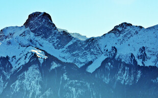 壮丽雪山景观
