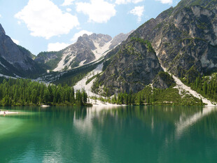 高山碧湖美景