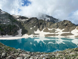 高山蓝湖美景