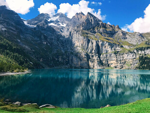 高山蓝湖美景