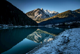 雪山湖泊美景