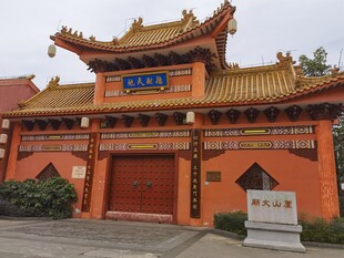 中式古建筑寺庙大门