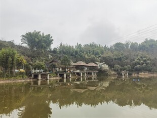 湖畔古村景致