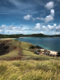 海边草坡美景
