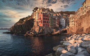 海边彩色建筑的美丽景致