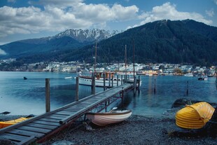 湖畔码头风景如画