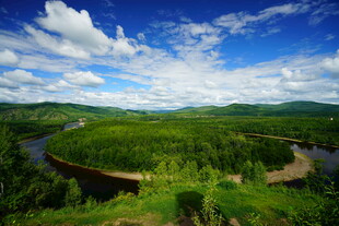 壮美河谷草原风光