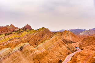 七彩丹霞地貌壮丽景观