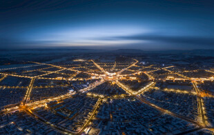 城市夜景璀璨灯光俯瞰图