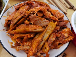 美味香辣凉拌鸡肉