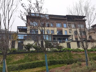 山间精致多层住宅建筑