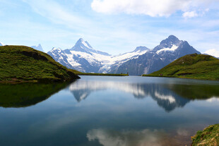高山湖泊美景