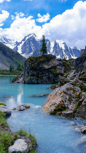 高山蓝湖美景